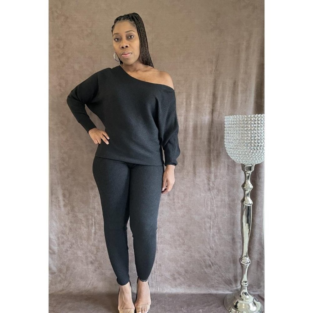 NWT - Two-Piece Knit Leggings Set (Black)